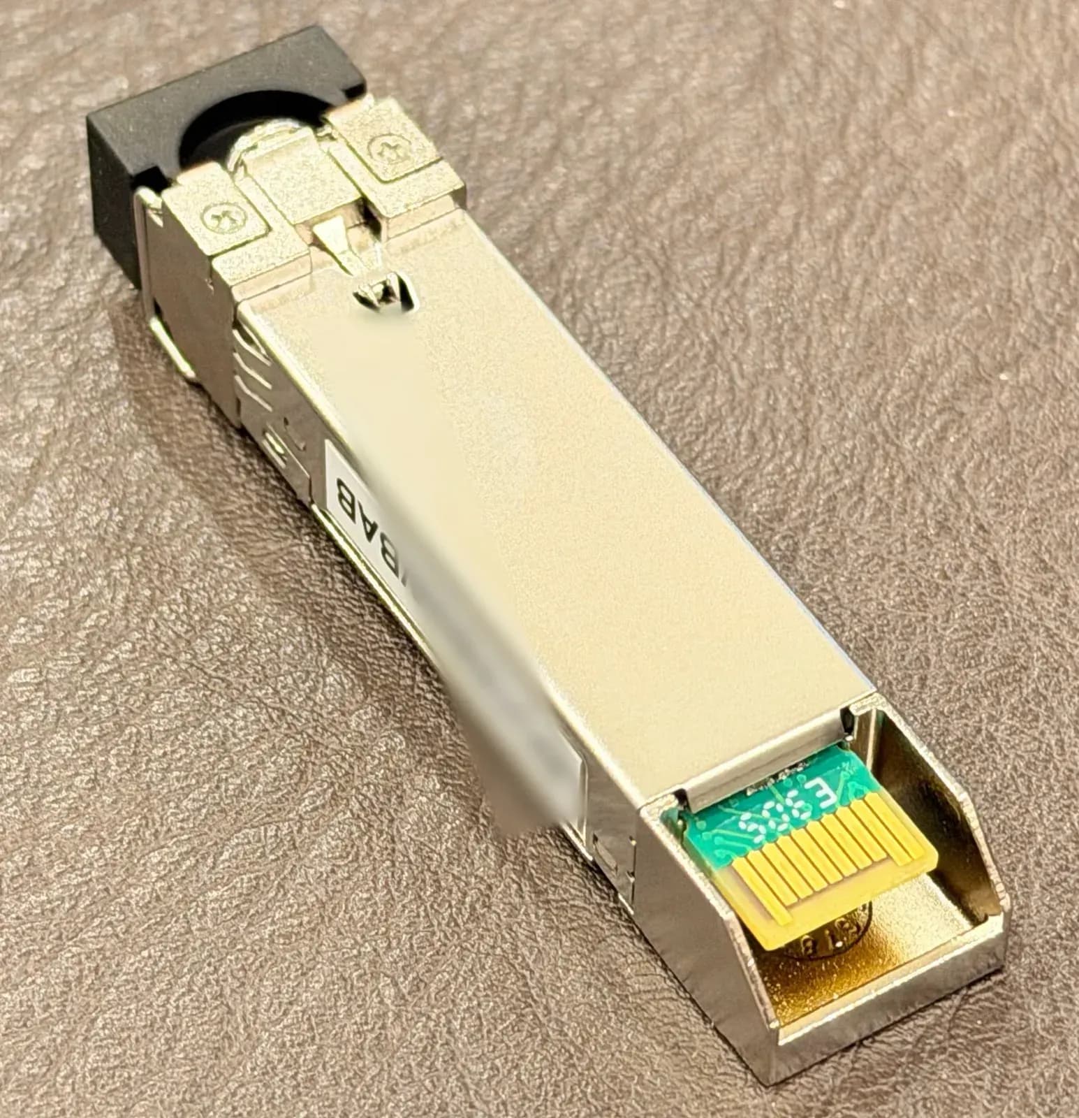 Cisco GLC-EX-SMD mặt sau: đầu cắm cạnh mạch vào khe SFP (ảnh thật NTCOM)