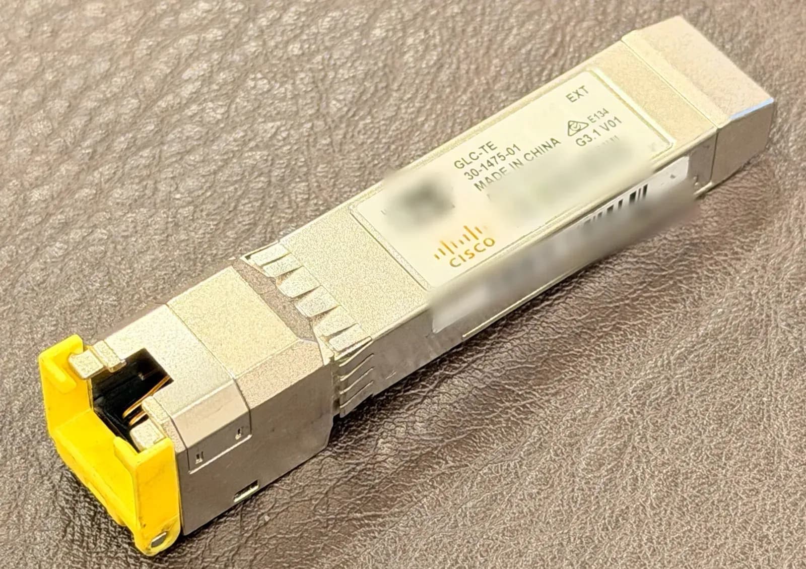 Cisco GLC-TE nhìn nghiêng, cổng RJ-45 và nhãn (ảnh thật NTCOM)