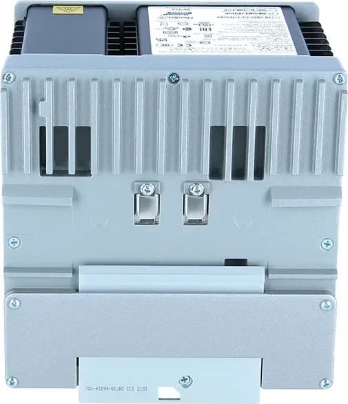 Cisco IE-4000-8GT4G-E mặt sau: tấm gài DIN-rail (ảnh chụp thật)