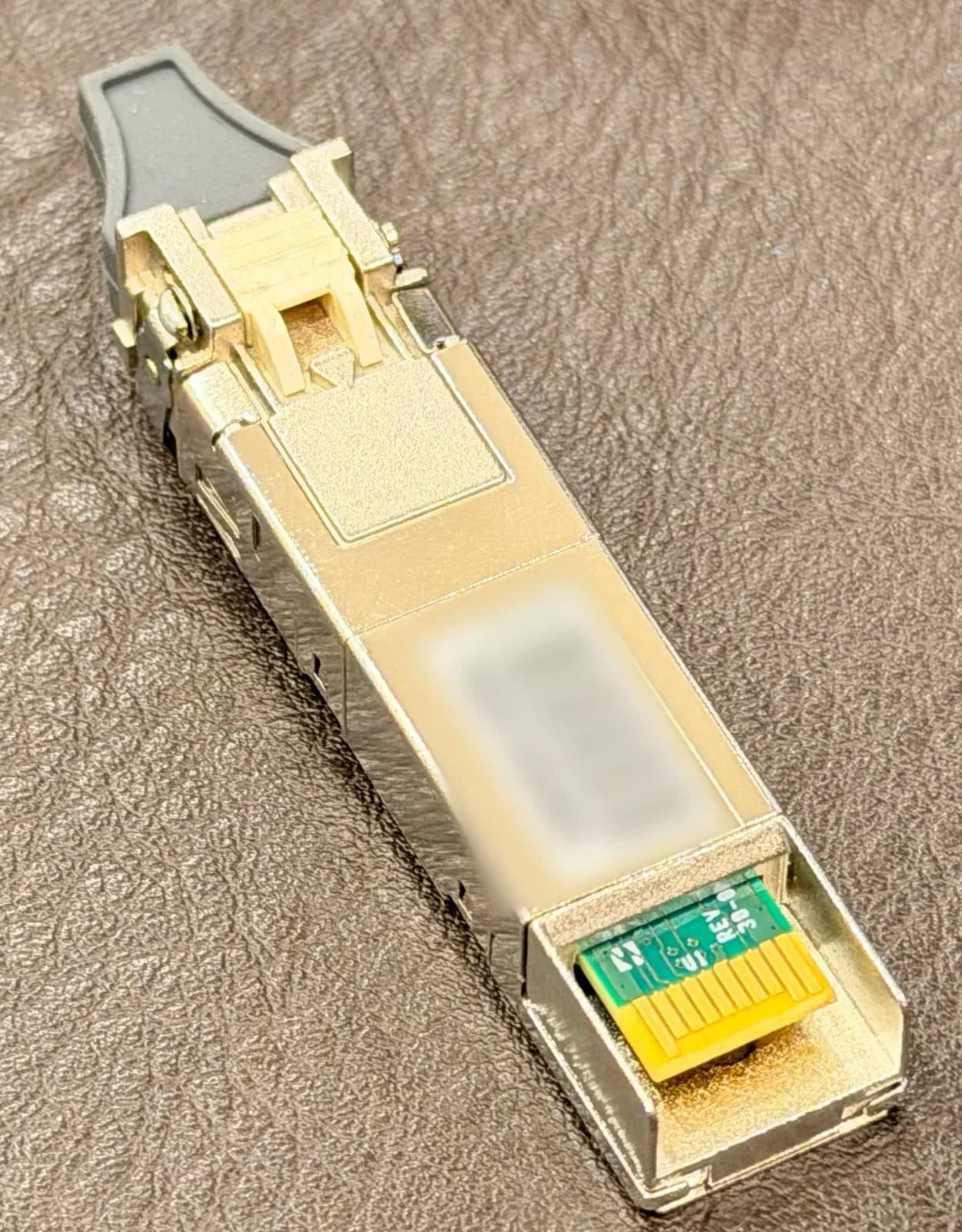 Cisco MGBSX1 mặt đáy và đầu cắm cạnh mạch vào khe SFP (ảnh thật NTCOM)