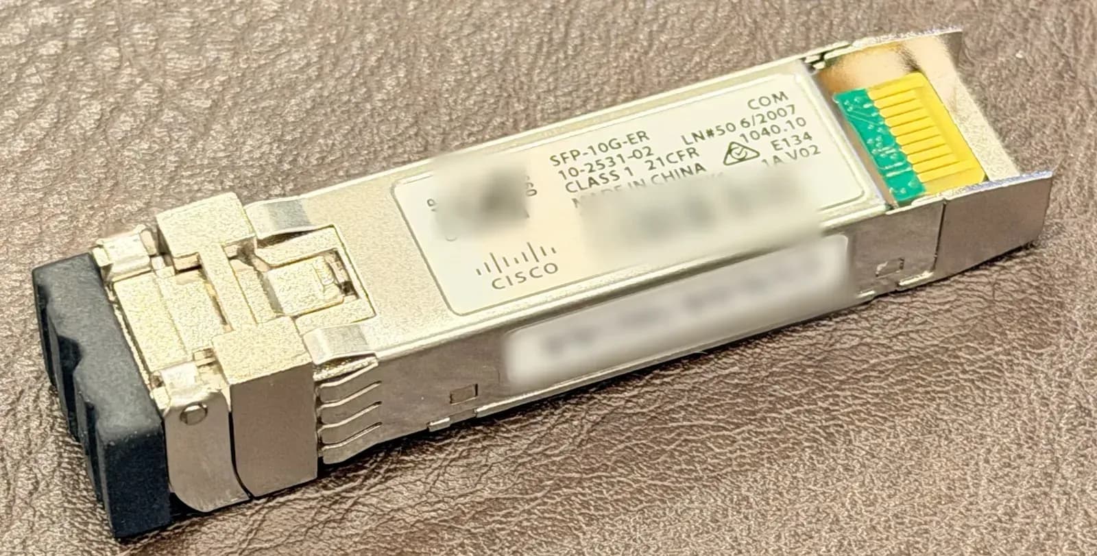 Cisco SFP-10G-ER nhìn nghiêng mặt nhãn (ảnh thật NTCOM)