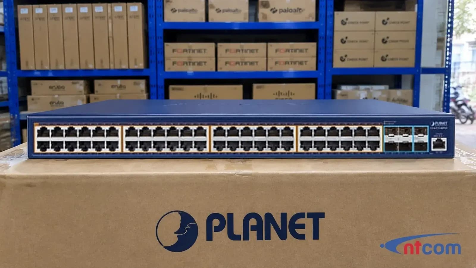 PLANET GS-6311-48P6X tại văn phòng NTCOM (ảnh minh hoạ)