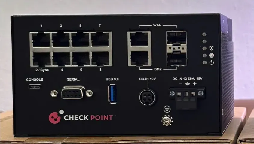 Check Point CPAP-SG1575R-SNBT-DC mặt trước