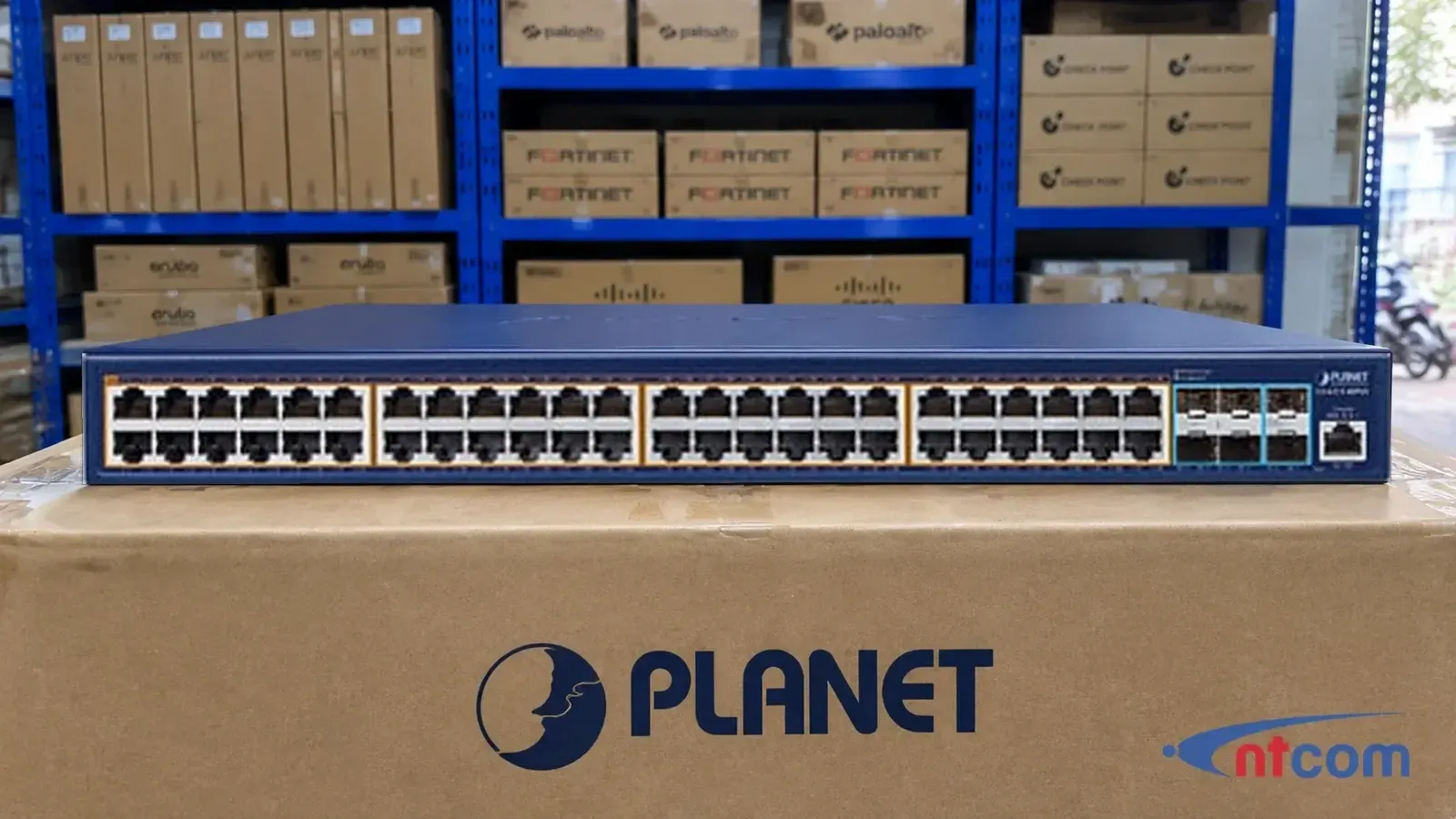 PLANET GS-6311-48P6X tại văn phòng NTCOM (ảnh minh hoạ)